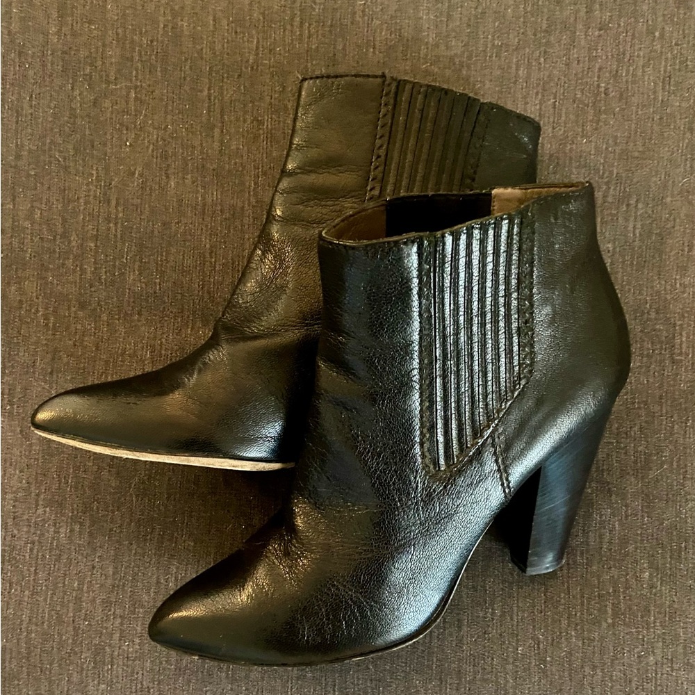 D&G Black Ankle Boots with Pointed Toe and Western Design